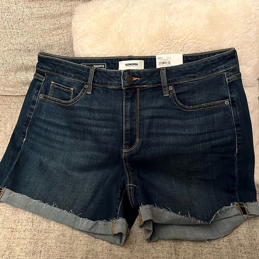 NWT NEW Sonoma women’s denim jean shorts, size 16